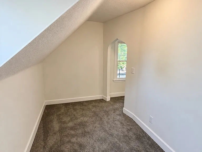 2002 Valentine Ave #2 — Photo 24