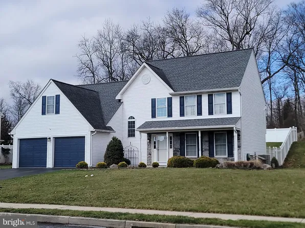 219 Berkshire Dr, Douglassville, PA 19518