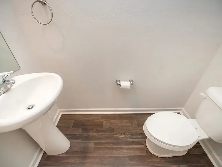 2228 Southlea Dr — Photo 4