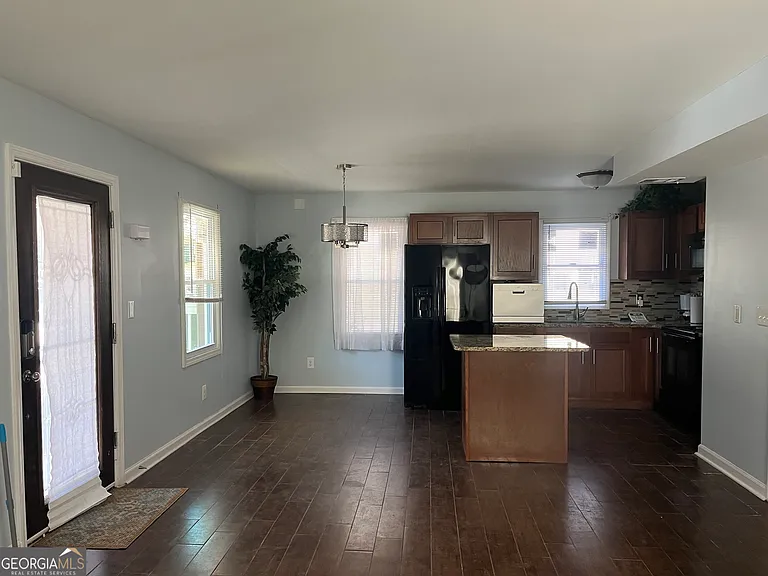 2894 Randall St — Photo 12