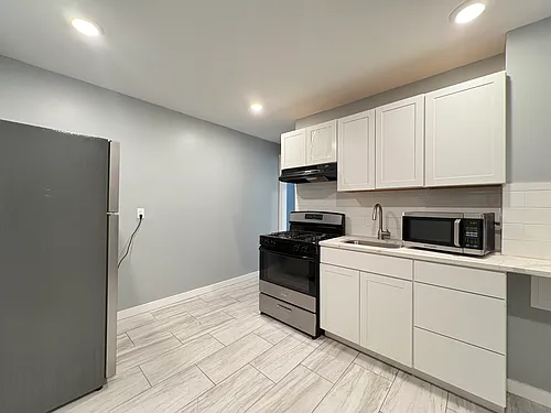 1148 Mary St Photo 1