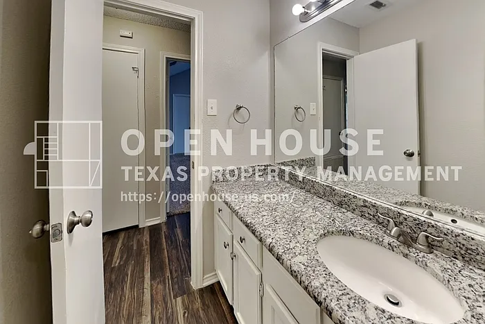 1328 Chicota Dr — Photo 16
