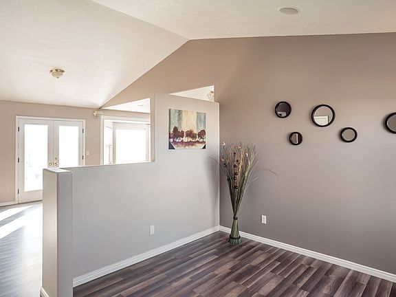5th image of 3105 S Burdock Dr