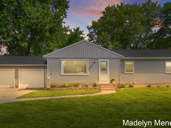 2765 Baldwin St, Jenison, MI 49428