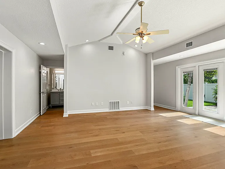 1781 Bryan Ave — Photo 9