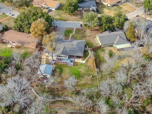 5th image of 212 Redmond Dr