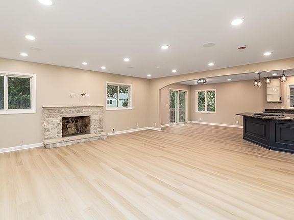 4th image of 4858 Irving Ave S