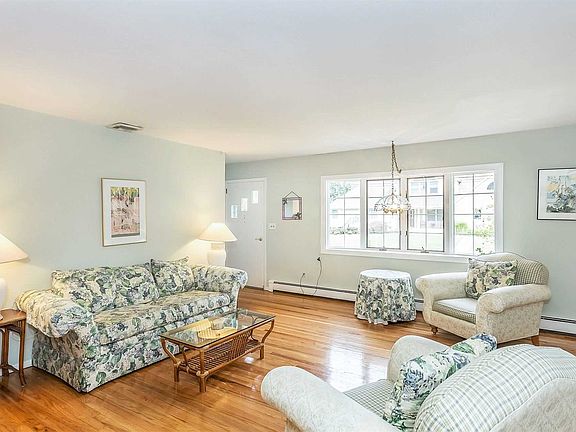 4th image of 58 Peacock Ln