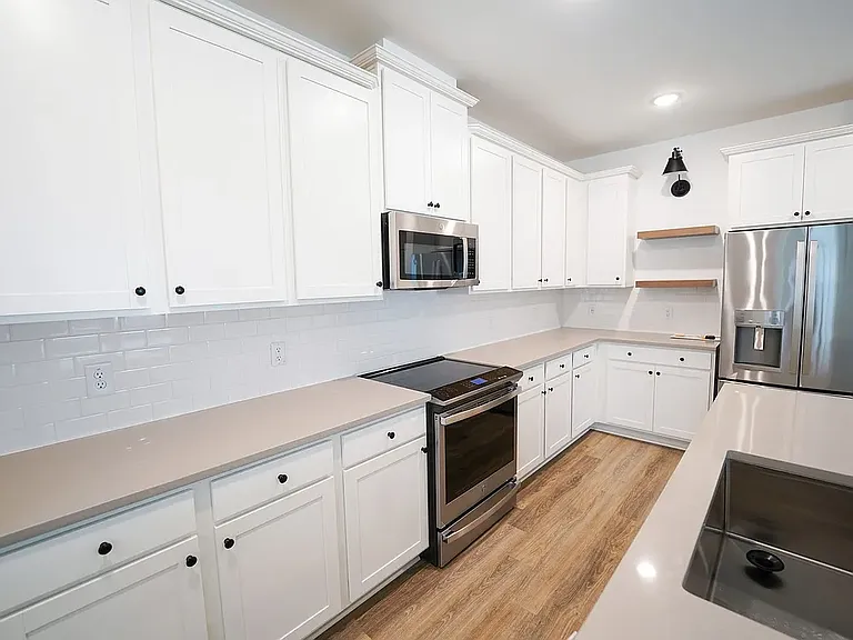 136 Kingswood Cir — Photo 3