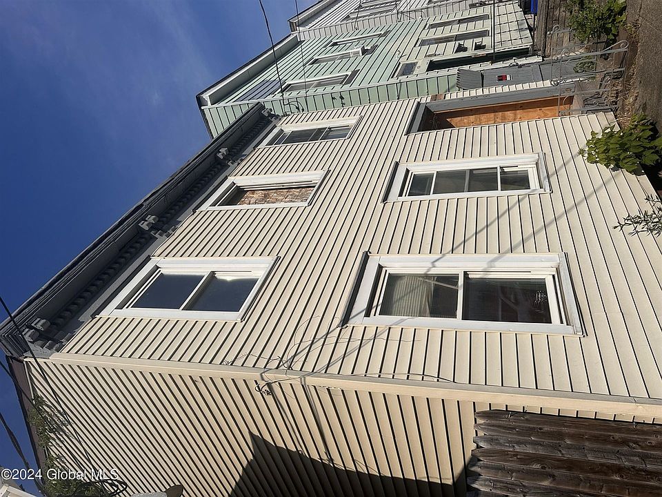 1st image of 425 Elk St