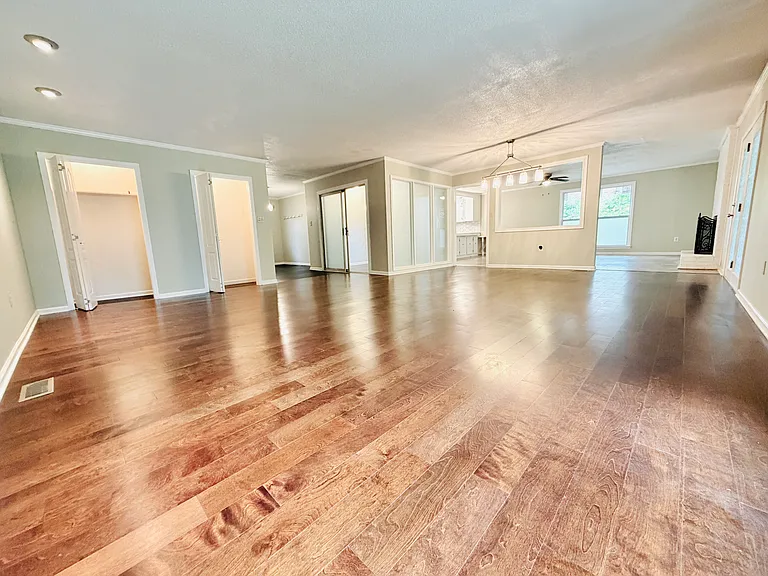 7905 Castleton Ln — Photo 30
