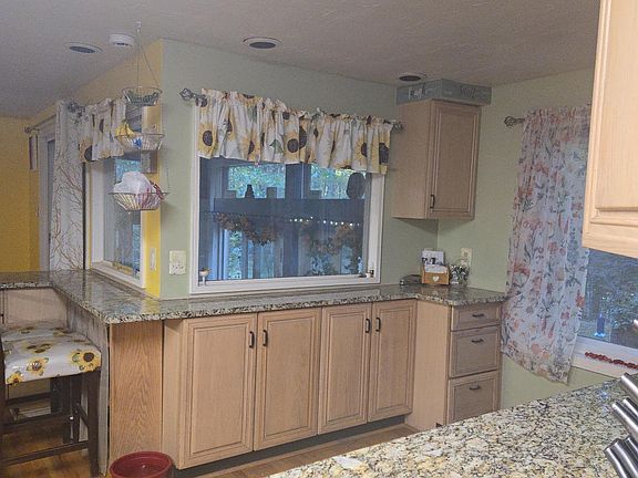 5th image of 15 Fredwood Drive