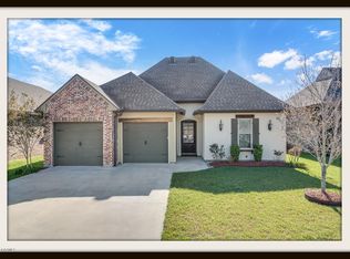 302 Flora Springs Dr, Youngsville, LA 70592
