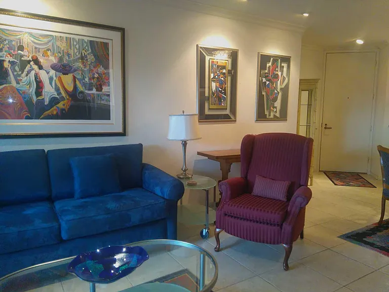EASY ENTERTAINING OPEN AREA LIVINGS SPACES!