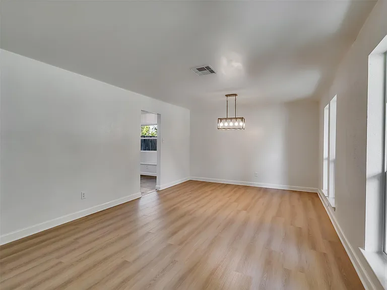 423 Forest Hills Dr — Photo 15
