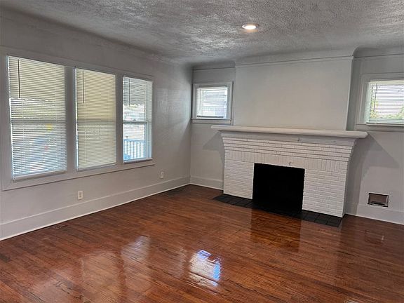 2nd image of 3291 Burlingame St