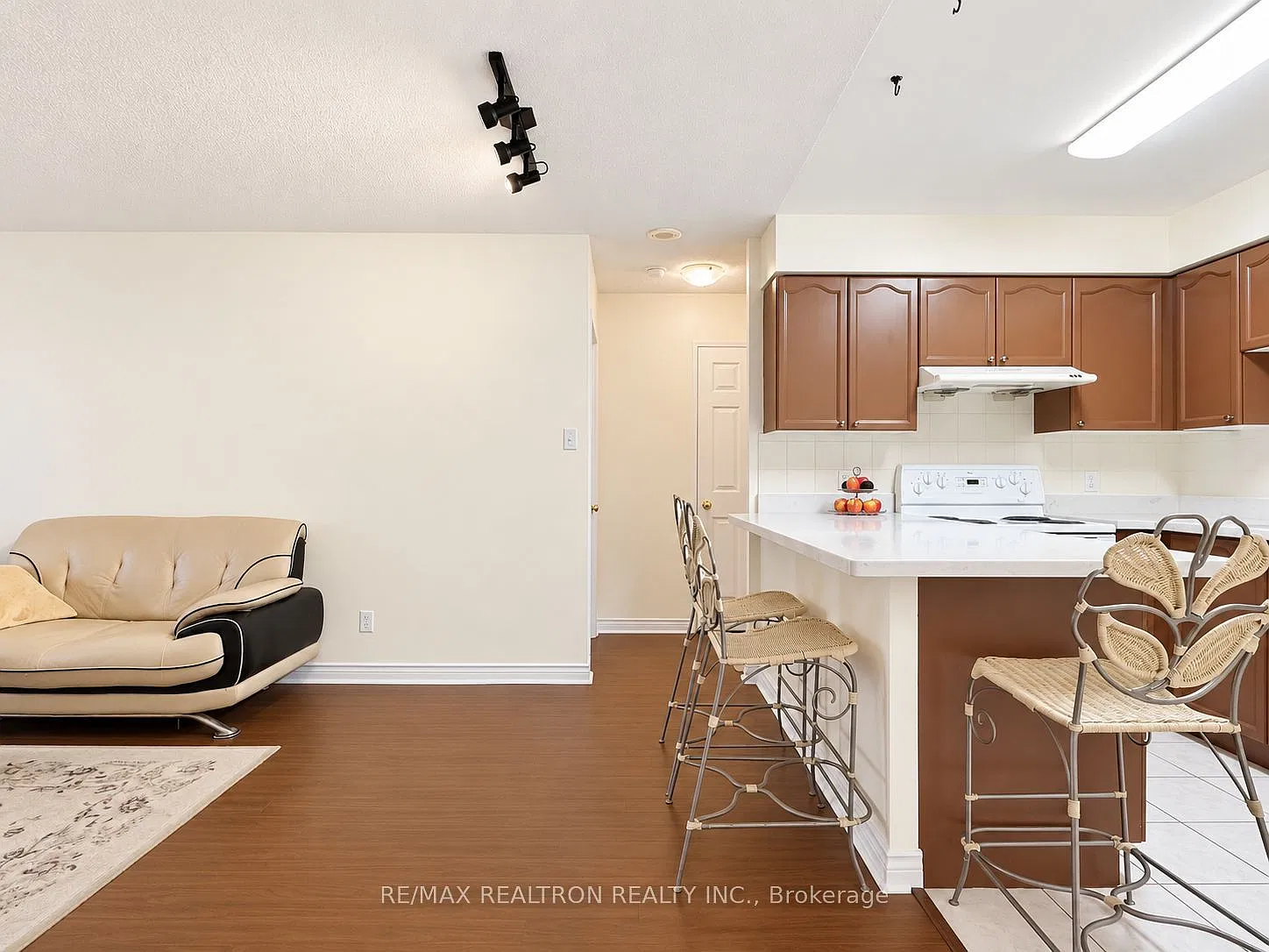 256 Doris Ave — Photo 4