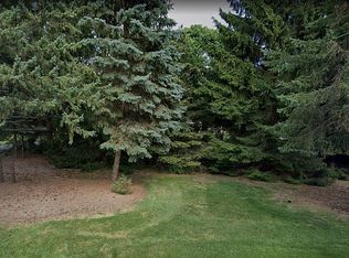 10146 N Range Line Rd, Mequon, WI 53092