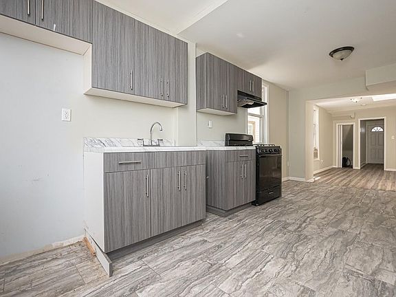 4th image of 52 Welland Ave #1A