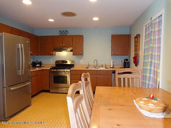 3rd image of 23 N Navajo Drive
