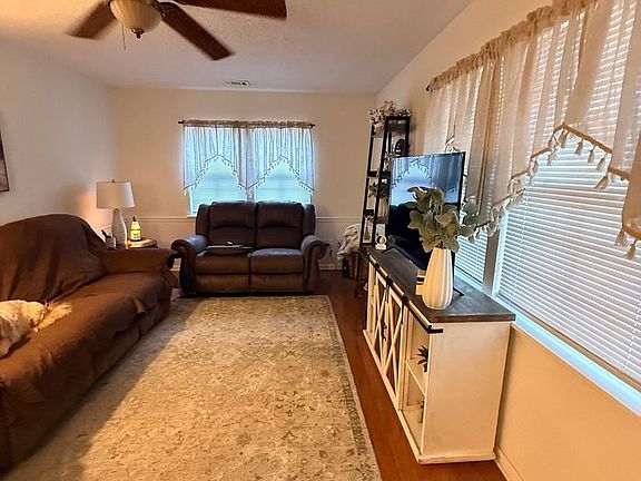 2nd image of 17 Prince William Dr