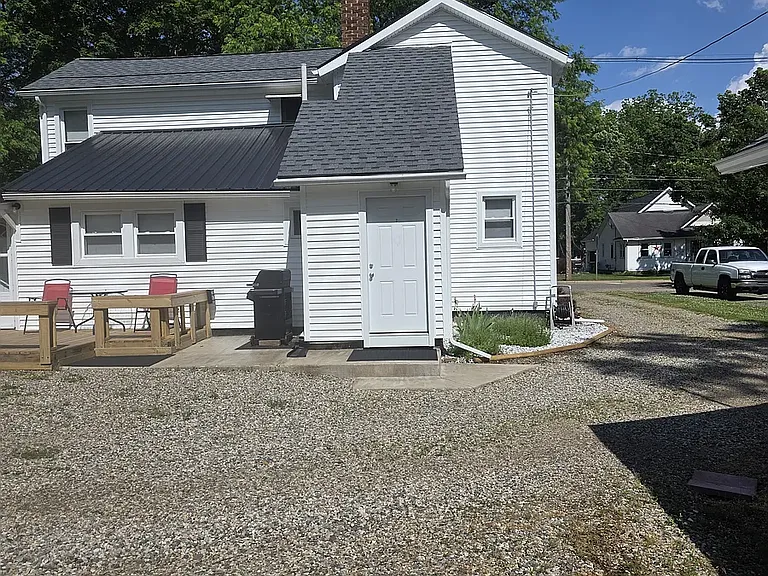 413 1/2 N Marshall Ave — Photo 6
