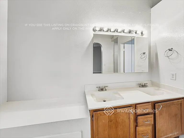 6526 N 69th Dr — Photo 15