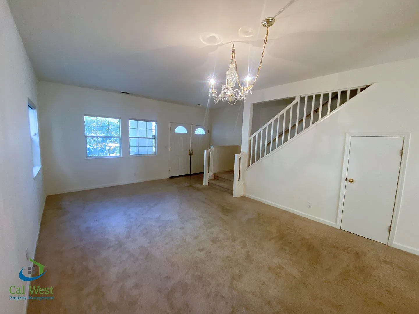 $8995 - Amazing 4 Bed/3 Bath Home in Mtn. View Jackson Park Neighborhood! Central Air conditioning! — Photo 4