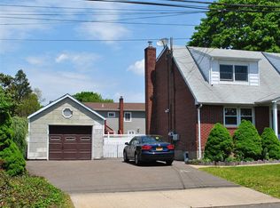 87 Claremont Ave, West Babylon, NY 11704