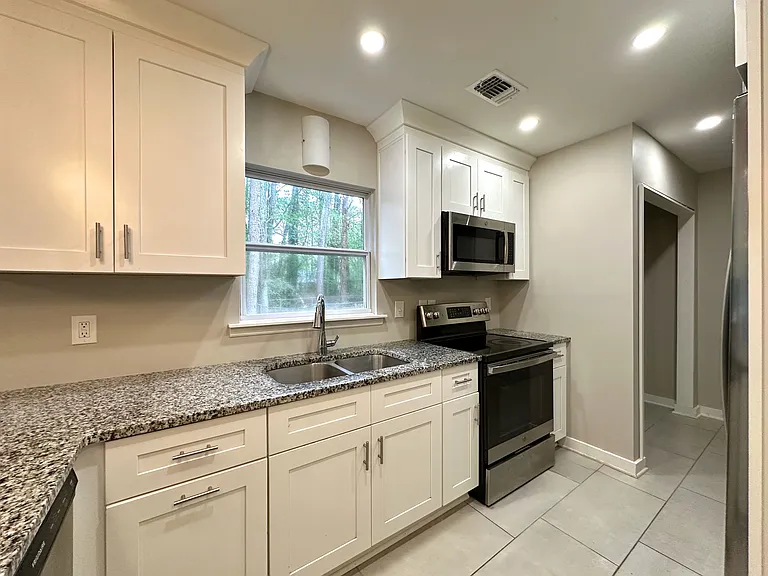 4930 Farmstead Ct NE — Photo 5