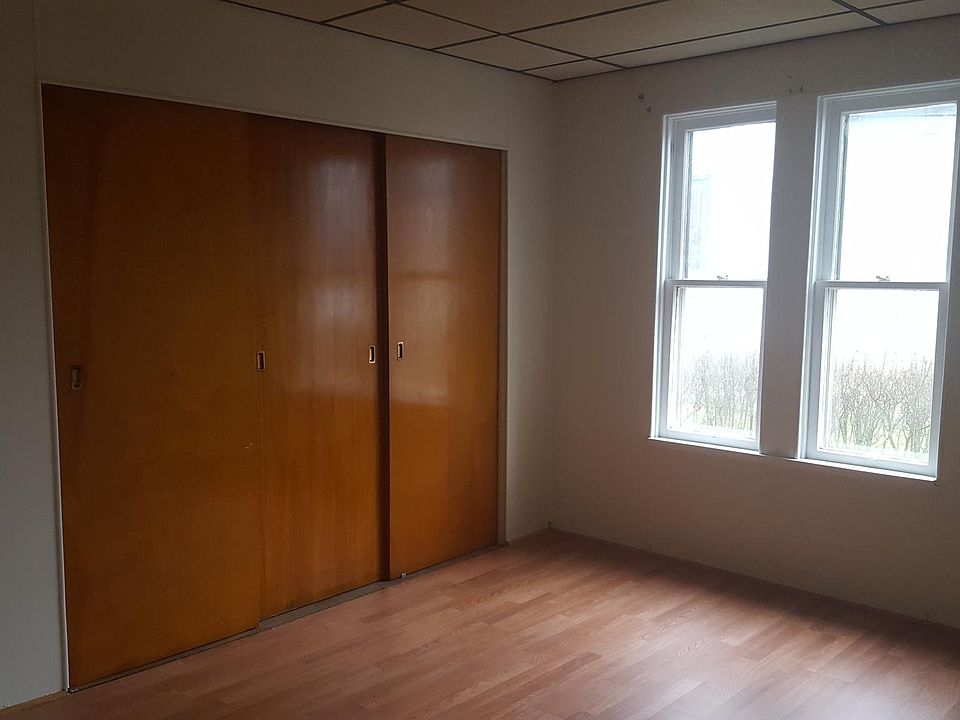 2nd image of 215 N 3rd St