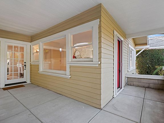 4th image of 2229 De La Vina St