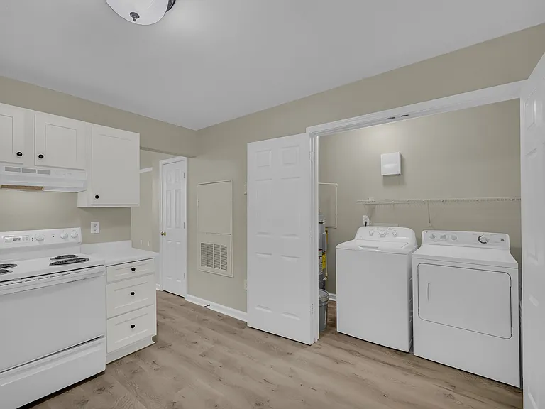 100 Woodstone Dr #7 — Photo 22