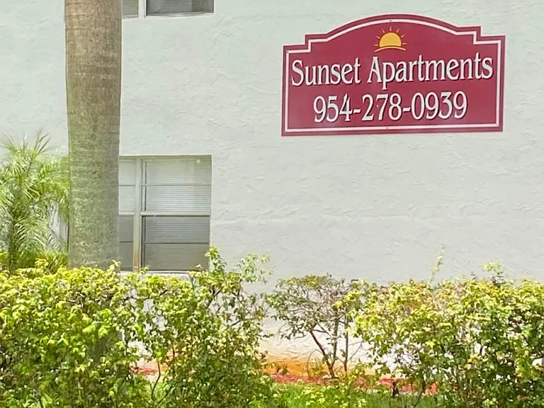 Sunset Apartments — Photo 9