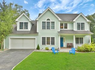 22A Rutledge Rd, Valhalla, NY 10595