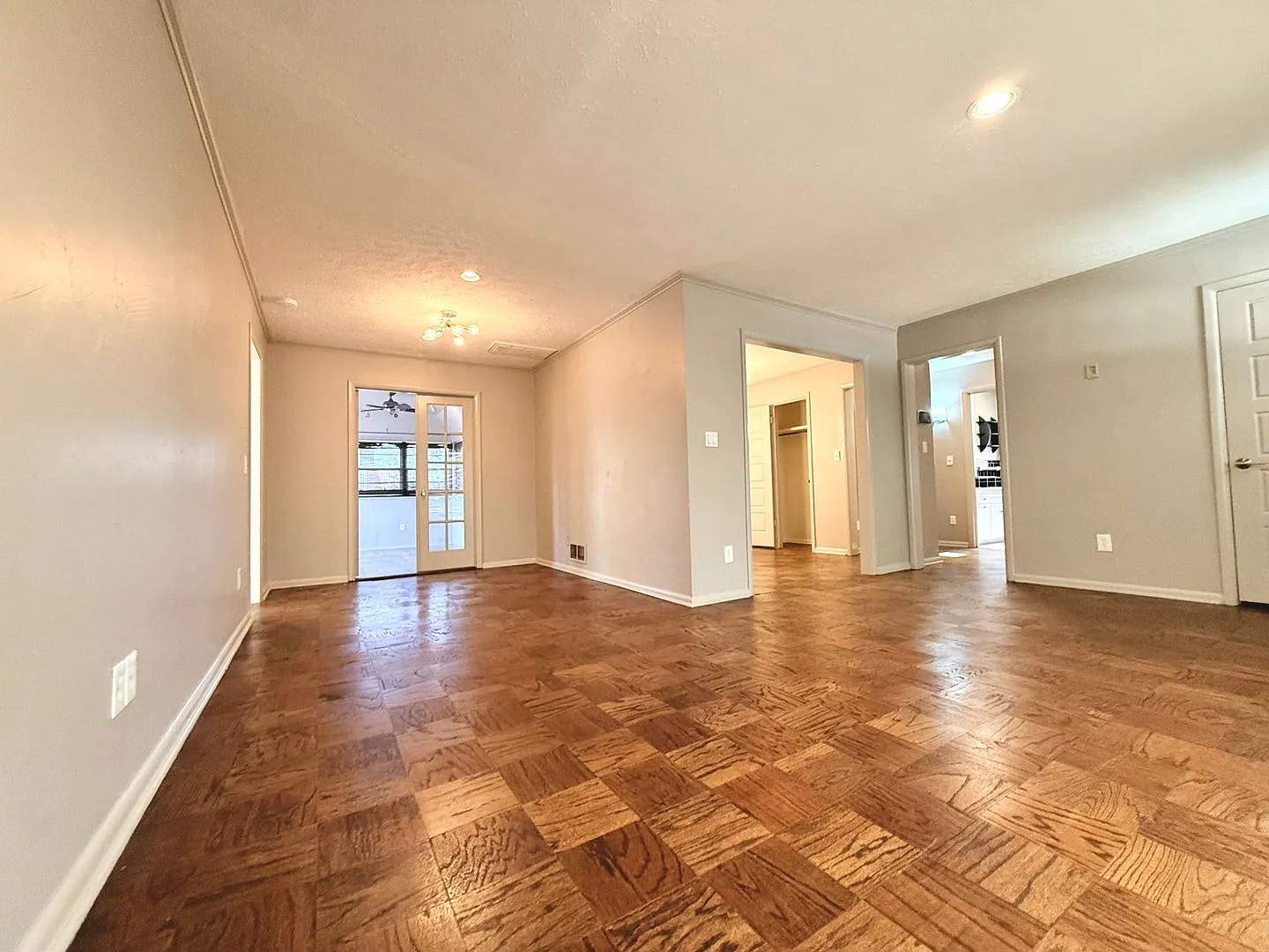 Updated 2BD 1BA Home w/ Bonus Rooms, Located in Belle Isle Area!! — Photo 4