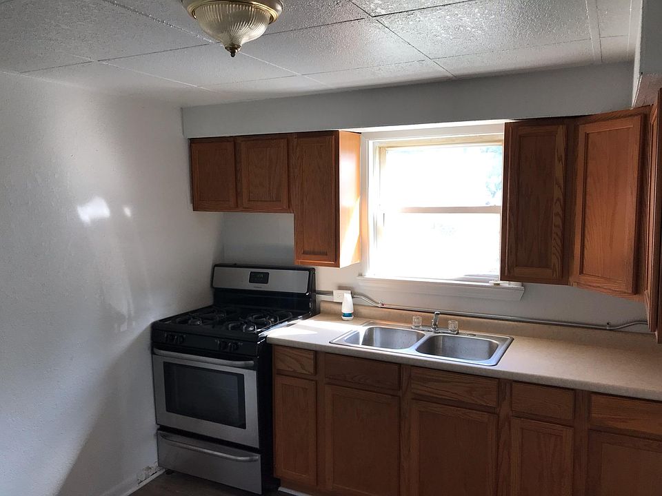 2nd image of 614 S Tanner Ave