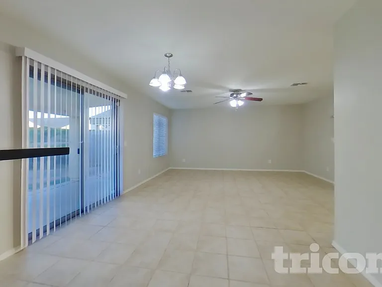 15204 N El Frio Ct — Photo 4
