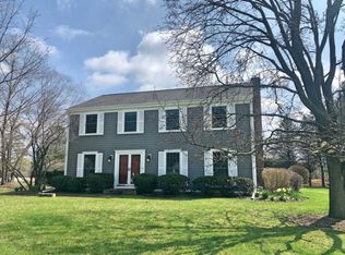 21 Rivers Bend Ct, Lake Barrington, IL 60010