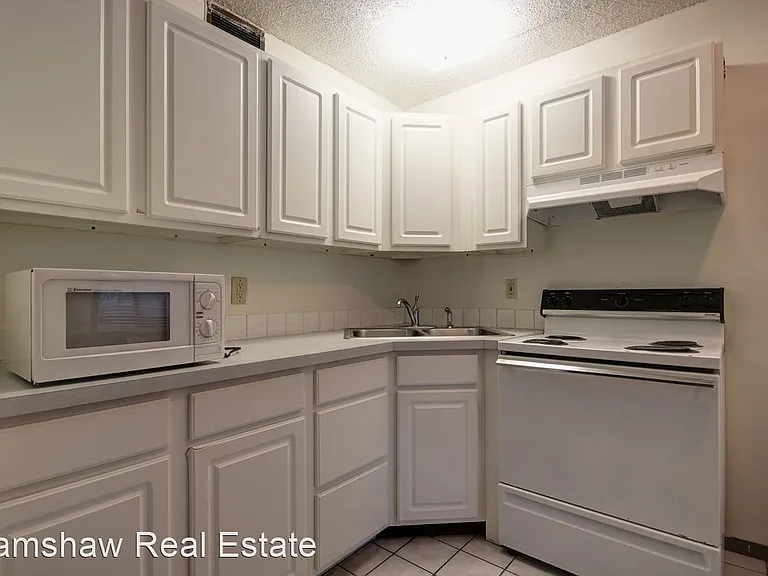 1105 W Main St — Photo 6
