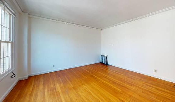 4th image of 1635 Gough St APT 205