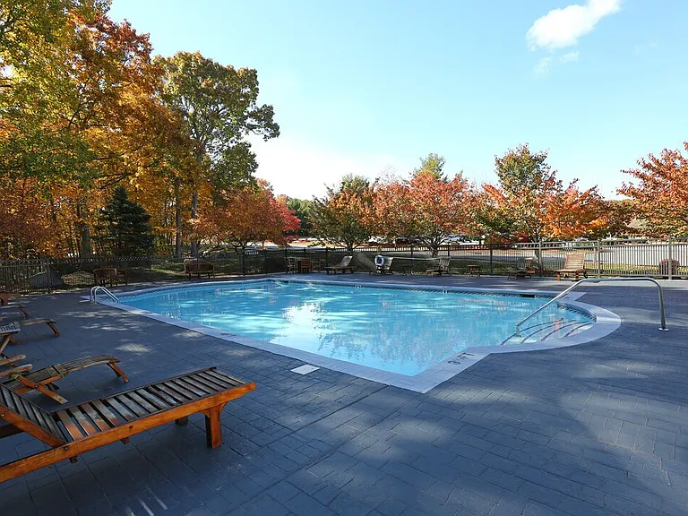 La Triumphe Apartments — Photo 4