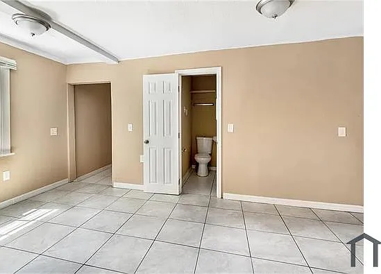 418 E Amelia Ave — Photo 8