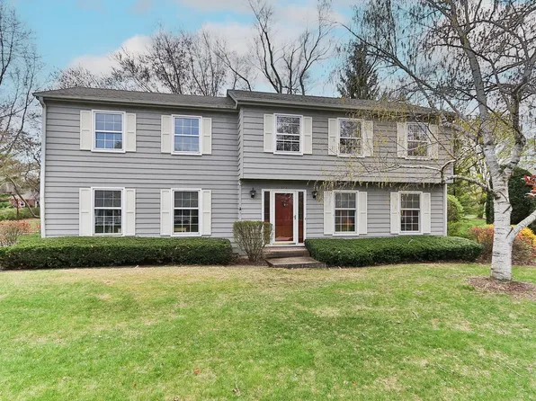 202 Heath Ct, Barrington, IL 60010