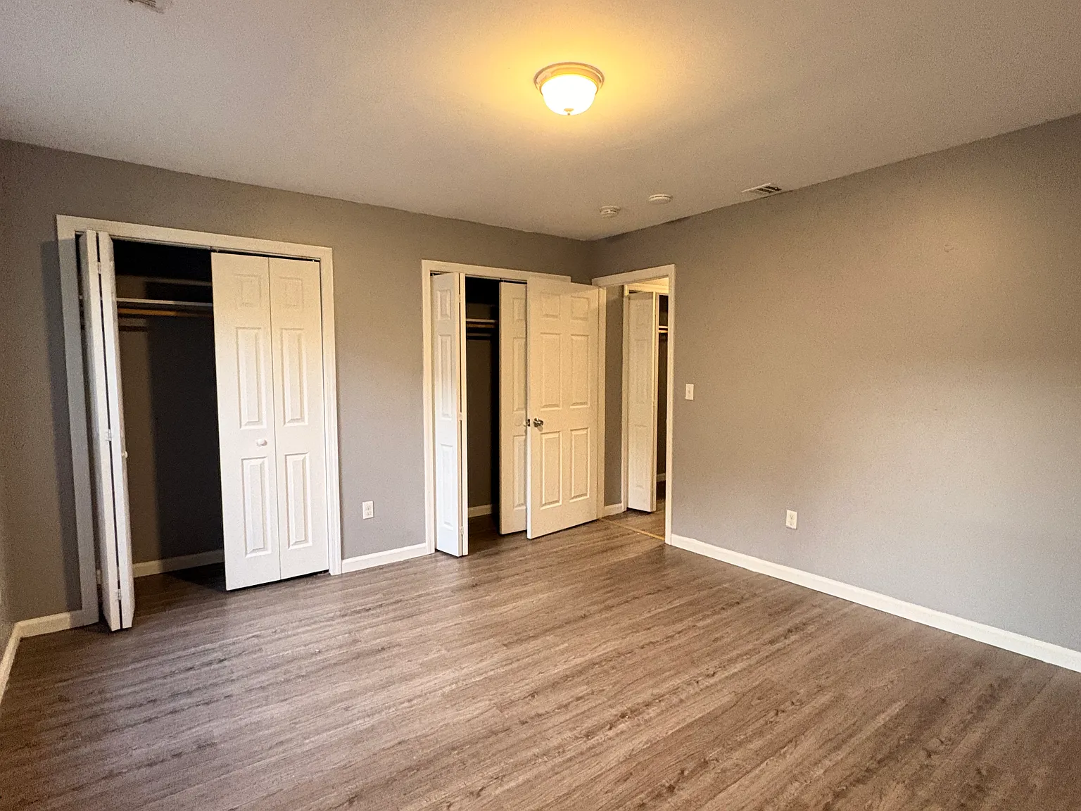 2 bed, 1000 sqft, $1,900 — Photo 3