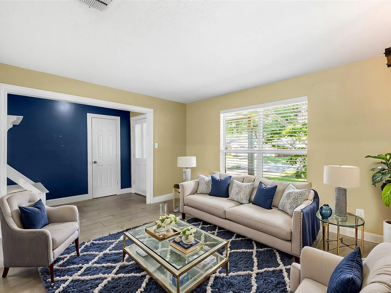 3 bed, 2.0 bath, 2224 sqft, $2,450 — Photo 2