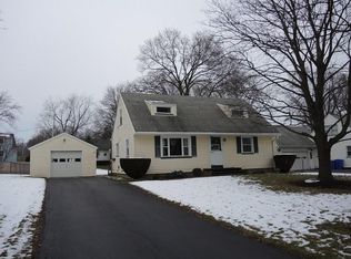 17 Sequoia Dr, Rochester, NY 14624