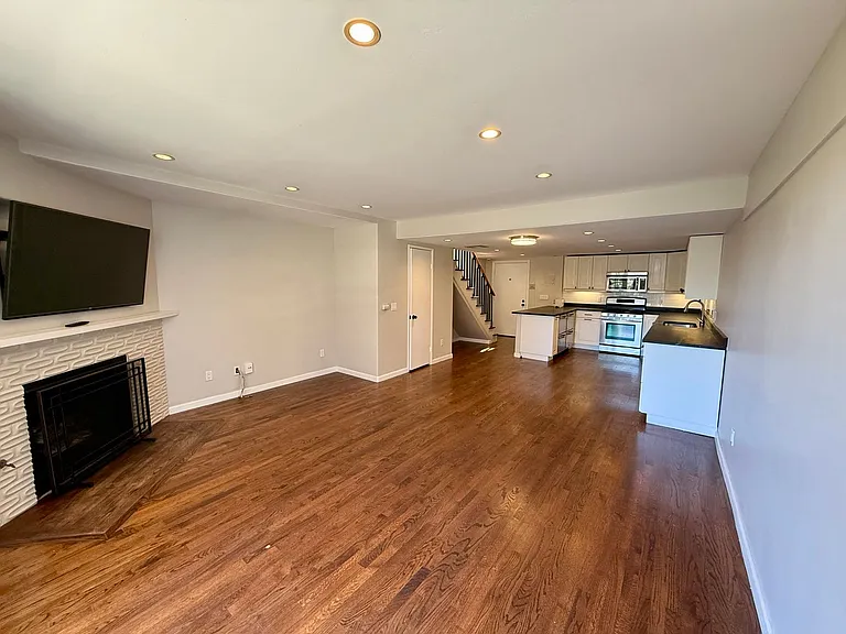 1111 Eureka St #8 — Photo 7