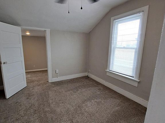 5th image of 133 Ashwood Ave
