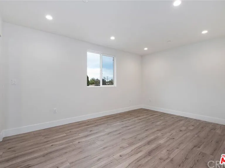 2319 S Redondo Blvd — Photo 6